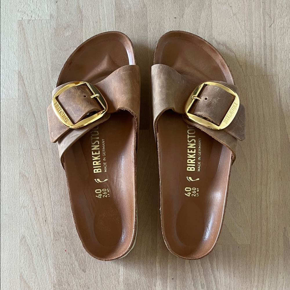 Birkenstock Madrid Big Buckle in oiled leather cognac